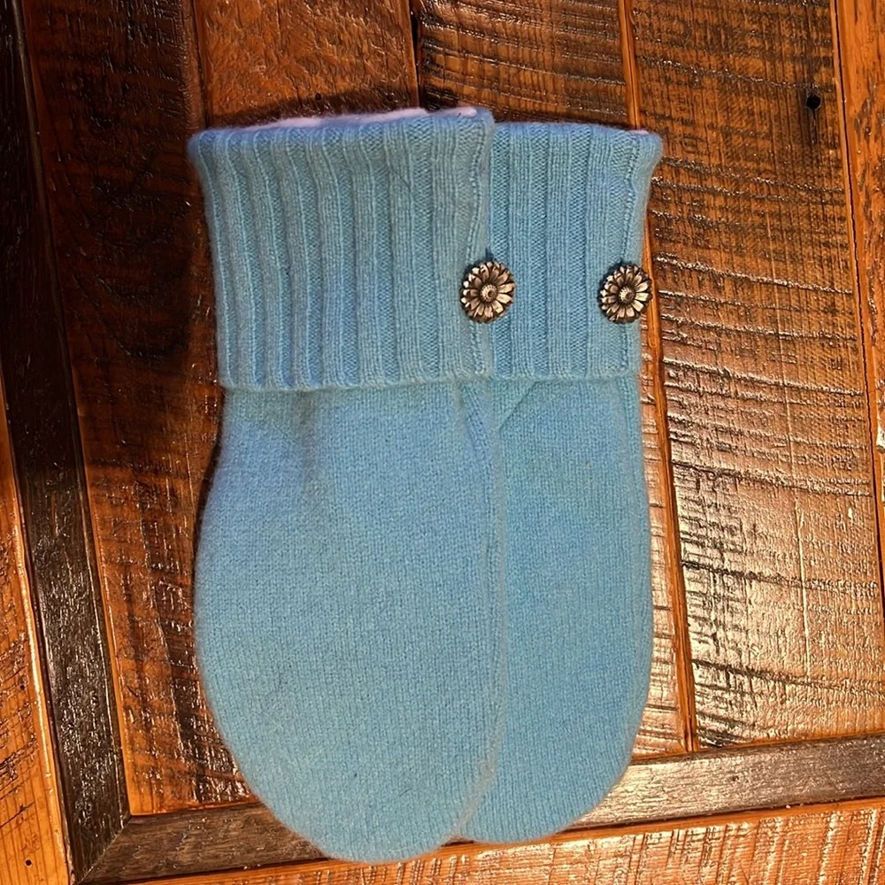 Women’s Mittens. Brand new.